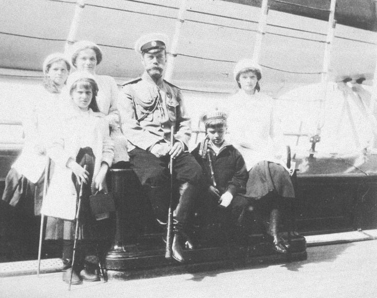 Николай II с детьми на борту императорской яхты «Штандарт», 1911 год