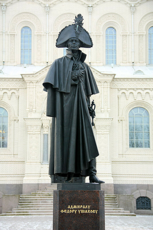 Памятник Ф.Ф. Ушакову в Кронштадте
